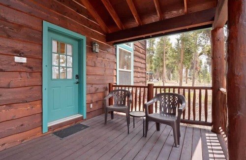 Leadville Cabin | 2BR Mountain Cabin w/Loft: View, Loft, Fireplace