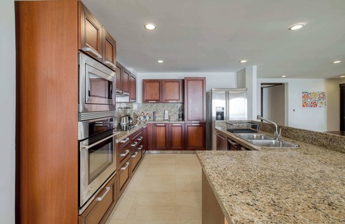La Paz Apartment | 2BR Ocean View & Terrace at Vistamar