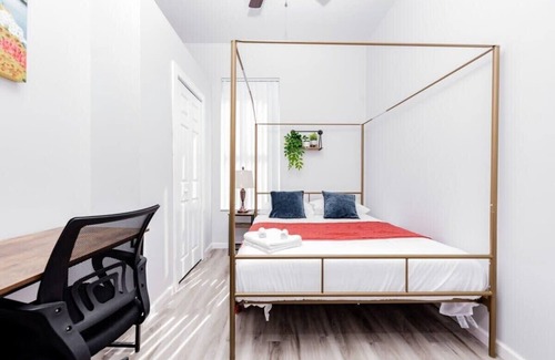 Lafayette Square Apartment | 2BR Park Ave Townhome with parking | CozySuites