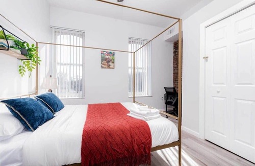 Lafayette Square Apartment | 2BR Park Ave Townhome with parking | CozySuites