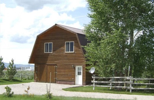 Driggs House | 2BR Pet Friendly Darby Barn