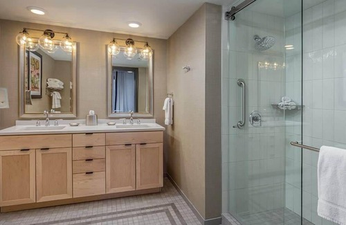 Old Town Chinatown Condo | 2br Presidential Condo in Waterfront District!