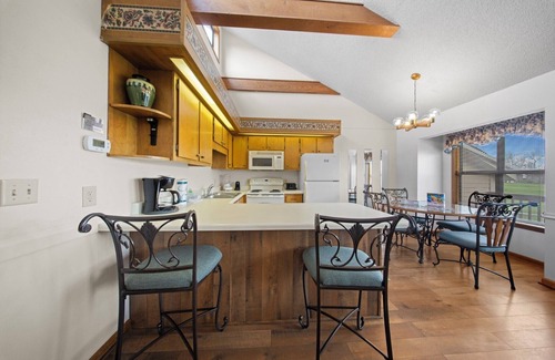 Lake Tansi House | 2BR Resort - Close to Lake & Full of Fun
