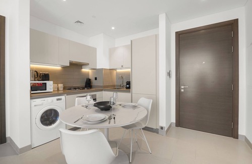 Dubai Apartment | 2BR Retreat Creek Vistas w scenic views