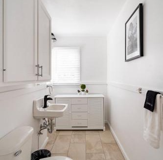 Sunnyside House | 2BR Retreat - Walk to Tabor Shops & Cafes