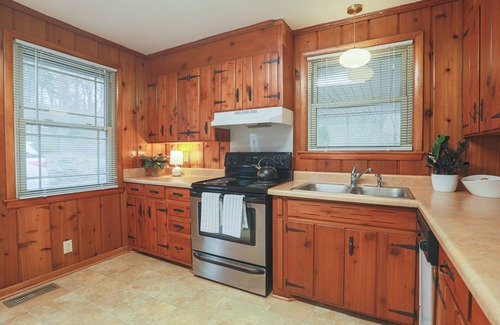 Nashville House | 2BR Retro Hillside Oasis - Conveniently Located to the Best of Nashville!