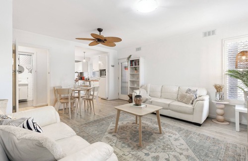 Rockingham House | 2BR Rockingham Beach Retreat