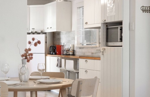 Rockingham House | 2BR Rockingham Beach Retreat