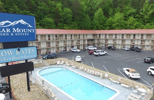 Gatlinburg - Pigeon Forge Apartment | 2Br(SLP 7) Hotel Suite With Balcony Near Dixie Stampede