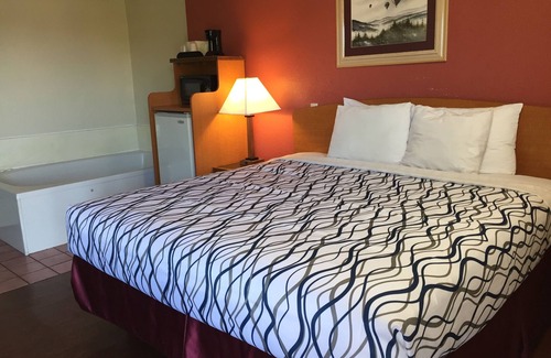 Gatlinburg - Pigeon Forge Apartment | 2Br(SLP 7) Hotel Suite With Balcony Near Dixie Stampede