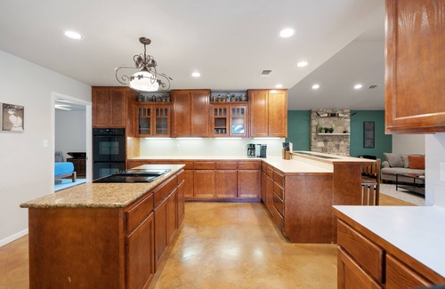 Marble Falls House | 2br Texas Countryside Home w/Hot Tub!