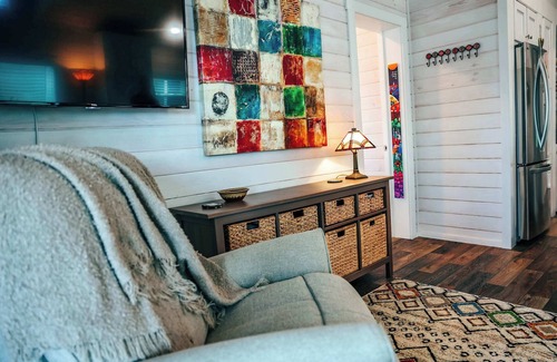 Upward House | 2BR Tiny Home w/Pool + Gym | Free Attraction Tix