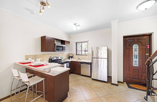 Gold Coast House | 2BR Townhome w/Balcony! *near Aruba beaches*