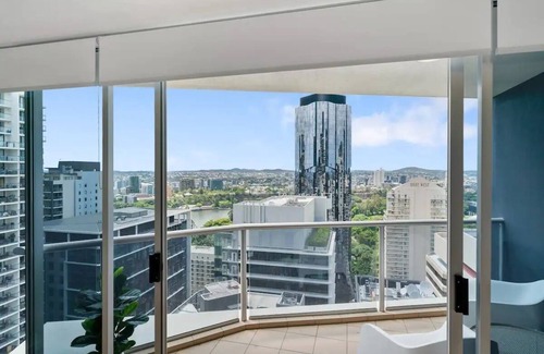 Brisbane Central Business District Apartment | 2BR unit with City& River views with free Parking!