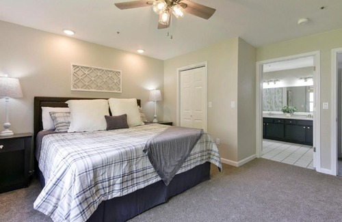 Table Rock House | 2BR Updated Condo at Pointe Royale Resort - Golf - 2 Pools - FREE ATTRACTION TICKETS INCLUDED - PR123-1