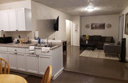Rockford House | 2br updated private entrance upstairs