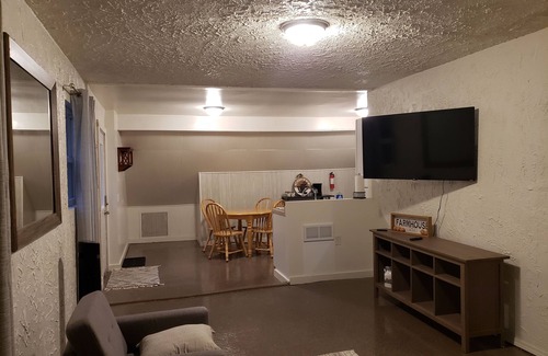 Rockford House | 2br updated private entrance upstairs