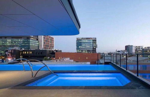 Fortitude Valley Apartment | 2BR Utopia Fortitude Valley Pool Rooftop King bed