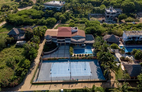 Barra de Colotepec Apartment | 2BR Villa Casanuna, Starlink, tennis court, security, Tropical luxury