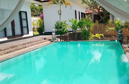 Kalibukbuk Villa | 2BR Villa ,full furnished villa, swimming pool. Near beach & big Garden