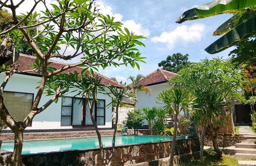 Kalibukbuk Villa | 2BR Villa ,full furnished villa, swimming pool. Near beach & big Garden