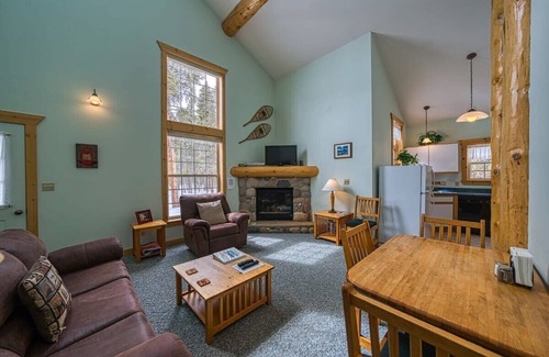 Leadville Cabin | 2BR w/Loft Cabin: Fireplace & Mountain View