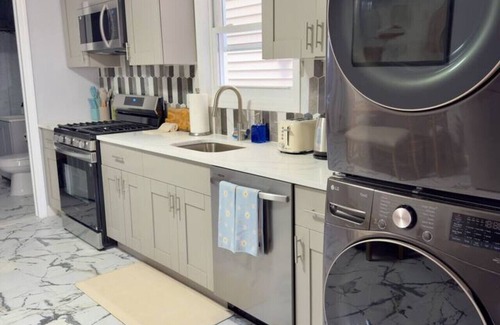 Bayonne Apartment | 2BR with Washer/Dryer | Near NYC