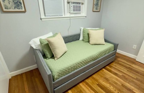 Bayonne Apartment | 2BR with Washer/Dryer | Near NYC