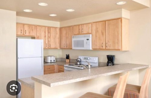 Seaside Resort | 2BRs resort in adorable Seaside with fitness room, AC, next to Pacific Ocean