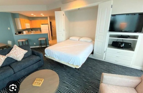 Seaside Resort | 2BRs resort in adorable Seaside with fitness room, AC, next to Pacific Ocean