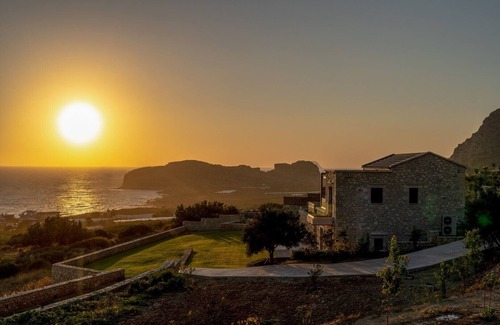 Falassarna Villa | 2Jacuzzi in & outdoor ★ 2Heated pool ★ 2Sauna ★ 14sleeps
