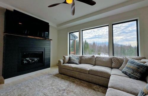 Franconia House | 2M New rustic contemporary home with stunning views, great amenities and perfect private location.