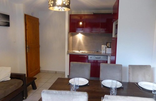 Saint-Gervais-les-Bains Apartment | 2nd floor, swimming pool, balcony, parking, tv, ski locker, 42m², Saint Gervais
