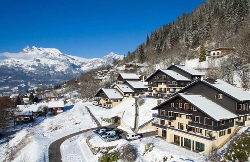 Saint-Gervais-les-Bains Apartment | 2nd floor, swimming pool, balcony, parking, tv, ski locker, 33m², Saint Gervais