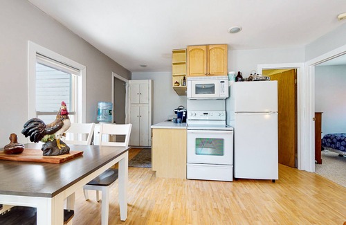 Proctorsville House | 2nd-floor condo near Okemo Mtn with streaming, WiFi, partial AC, & full kitchen