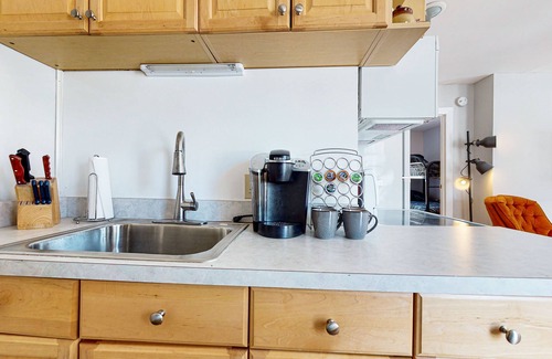 Proctorsville House | 2nd-floor condo near Okemo Mtn with streaming, WiFi, partial AC, & full kitchen