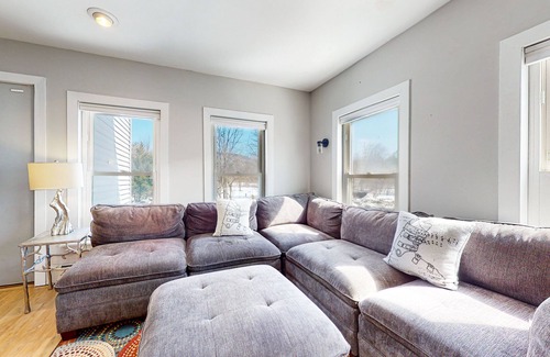 Proctorsville House | 2nd-floor condo near Okemo Mtn with streaming, WiFi, partial AC, & full kitchen