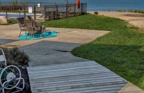 Edgewater Condo | 2nd Floor Edgewater · Lovely Lakefront Home 3Bd+Crib 8 min to Downtn