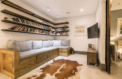 Downtown Johannesburg Apartment | 2nd Floor Fox Street Studios