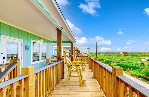 Gilchrist House | 2nd-floor snowbird-friendly home with Gulf & beach views, patio, outdoor shower