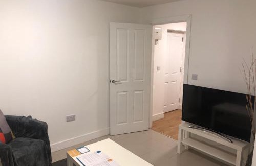 Loughborough Apartment | 2nd Floor Town Centre Apt with FREE Parking