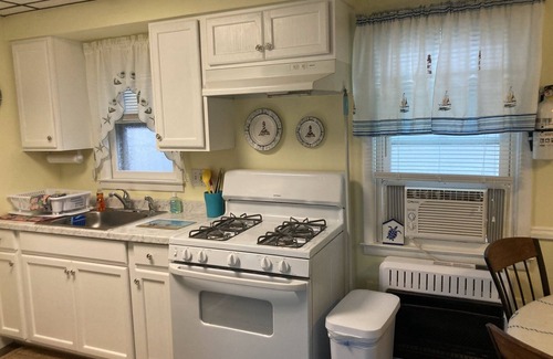 Seaside Heights Cottage | 2nd house from beach Private cottage w outside patio. Sleeps 4
