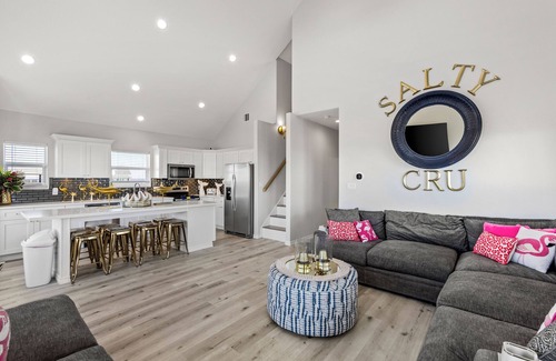 Gilchrist House | 2nd Row at Crystal Beach