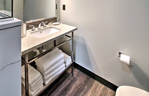 Hickory House | 2nd Street Inn Room #7