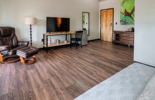Hickory House | 2nd Street Inn Room #9