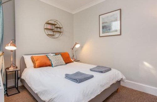 Hele Apartment | 2TheVilla - Great views, 3 bedrooms, parking, central location