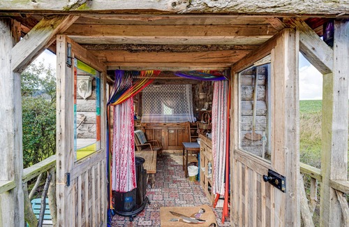 Scarborough Cabin | 2x Double Bed - Glamping Wagon, Dalby Forest