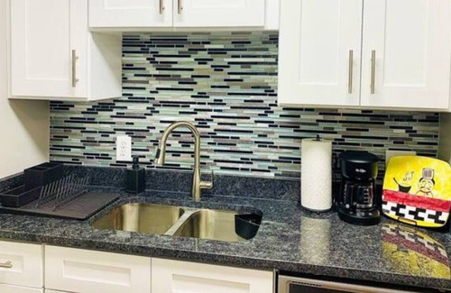 University House | 2x2 Condo minutes from USF, Advent Health, Busch Gardens, Adventure Island,Golf!