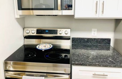 University House | 2x2 Condo minutes from USF, Advent Health, Busch Gardens, Adventure Island,Golf!