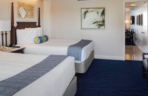 Brightwater Hotel | 2xTropical View Villa w/Balcony 2 Queen Beds Room at Island Grand at TradeWinds